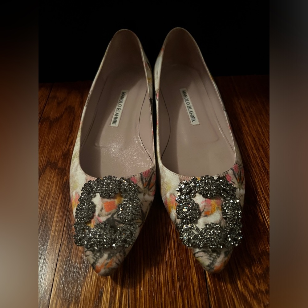 Manolo Blahnik Hangisi Crystal Embellished Ballet Flats